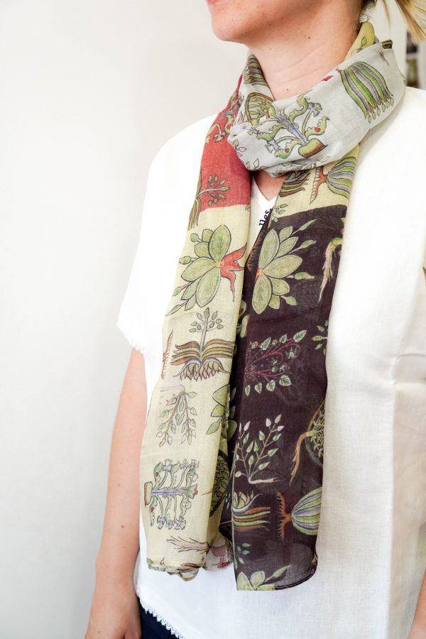 Modal scarf: Plants and Medication from the Middle Ages